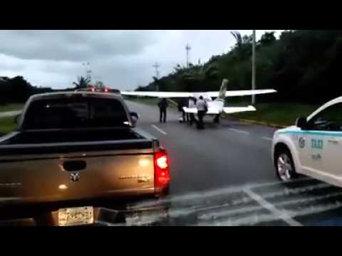 Aterriza de emergencia avioneta en carretera Cancún-Puerto Morelos |  Noticias de turismo REPORTUR