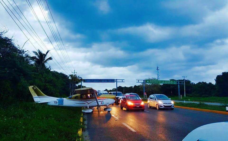 Aterriza de emergencia avioneta en carretera Cancún-Puerto Morelos |  Noticias de turismo REPORTUR