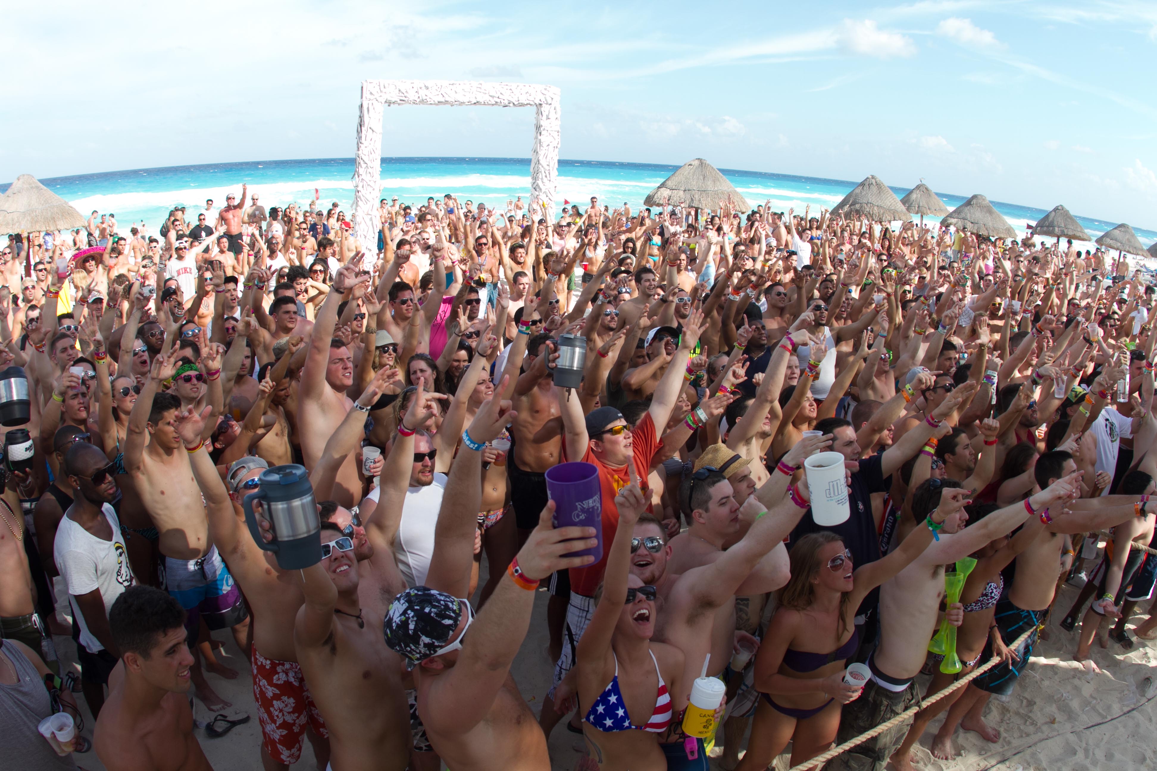 where do spring breakers go in cancun