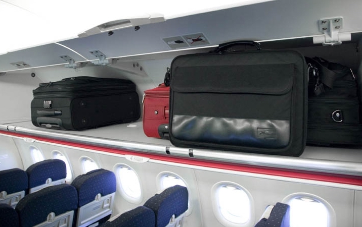 Cuál es el tamaño máximo del equipaje de mano en los aviones
